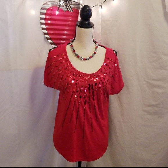 No Boundaries Tops - REDUCED PRICE!! 👗🤗 No Boundaries Woman's